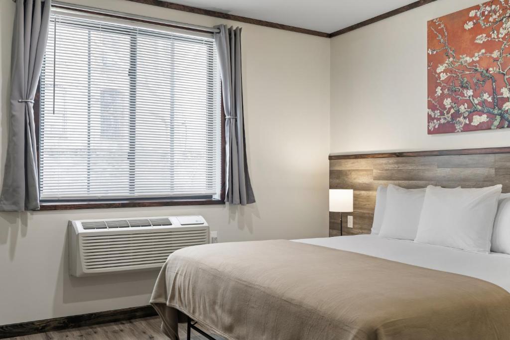 Postel nebo postele na pokoji v ubytování Highbridge Hotel