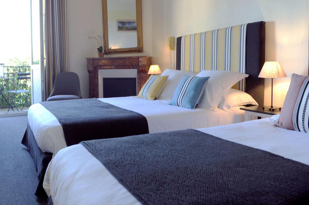 Postel nebo postele na pokoji v ubytování Logis Hôtel du Chêne
