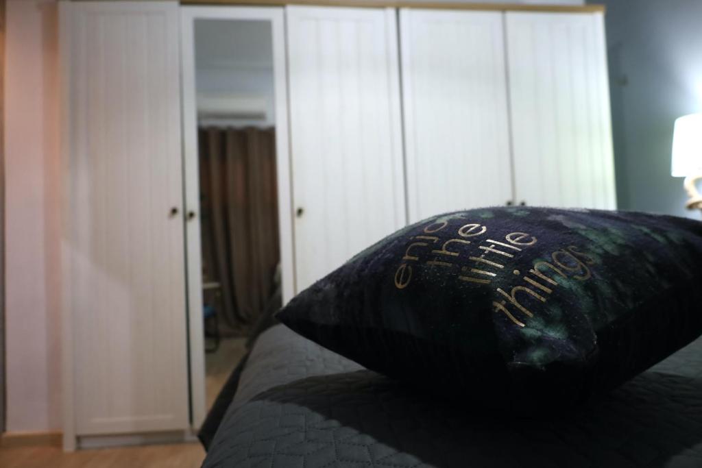 Postel nebo postele na pokoji v ubytování Marina Zeas Seaside Studio-MarinaQ