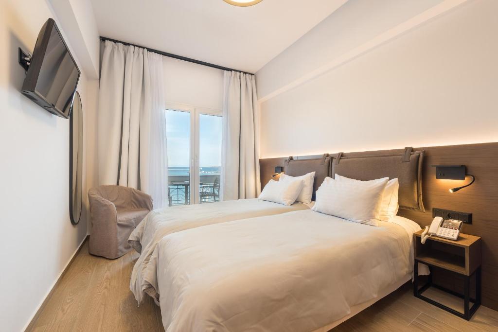 Postel nebo postele na pokoji v ubytování Lesvion Hotel