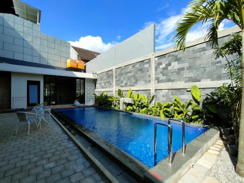a swimming pool in the backyard of a house at Villa Penny II in Batu