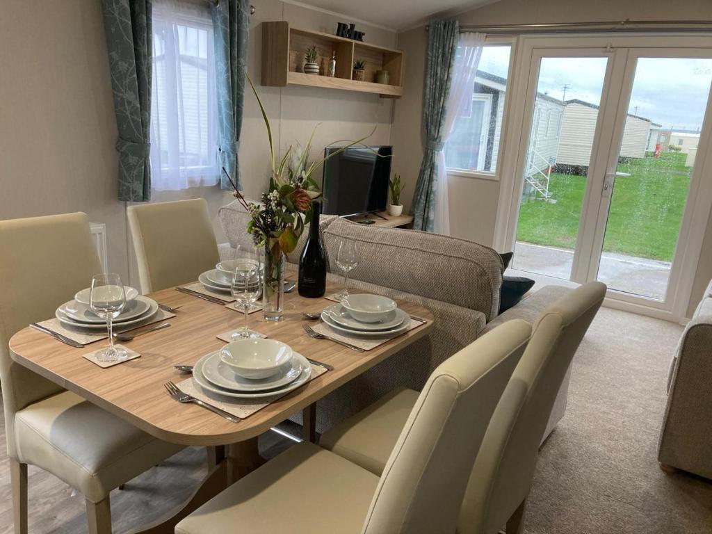 6 Berth Caravan With Decking On A Great Holiday Park Near The Beach