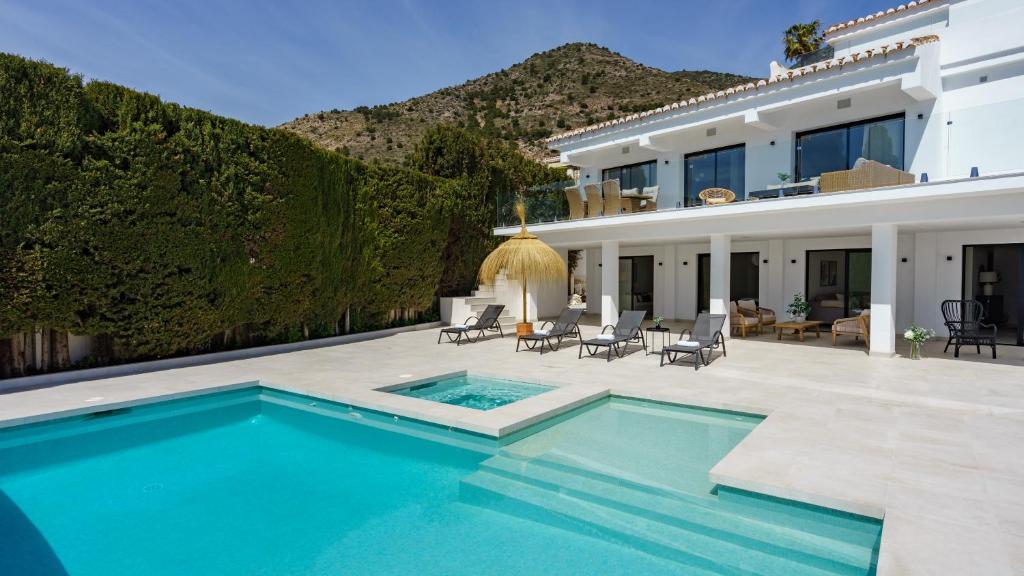 Beautiful villa with private pool and jacuzzi Ref 202 ...