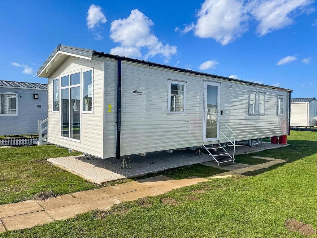 a mobile home is sitting in a yard at Lovely 8 Berth Caravan For Hire At Barmston Beach Holiday Park Ref 62002o in Lund