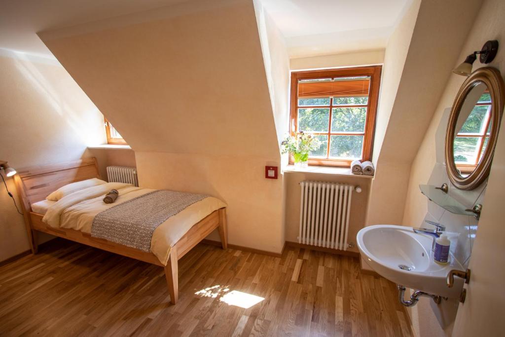 Hotel & Tagungszentrum Schloss Hohenfels - Habitación Individual Con Baño Compartido