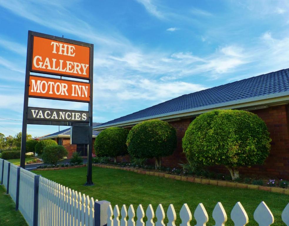 a sign for the calley motor inn in front of a building at The Gallery Motor Inn in Dalby