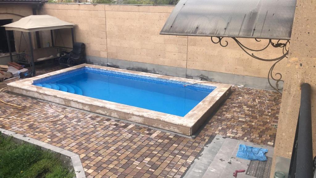 Bazén v ubytování General guesthouse nebo v jeho okolí