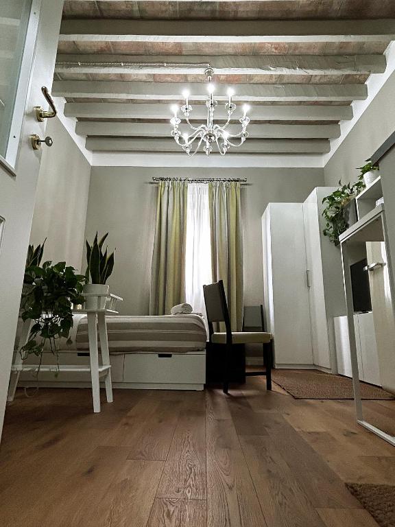 A television and/or entertainment centre at Room114 - Studio apartment near the center
