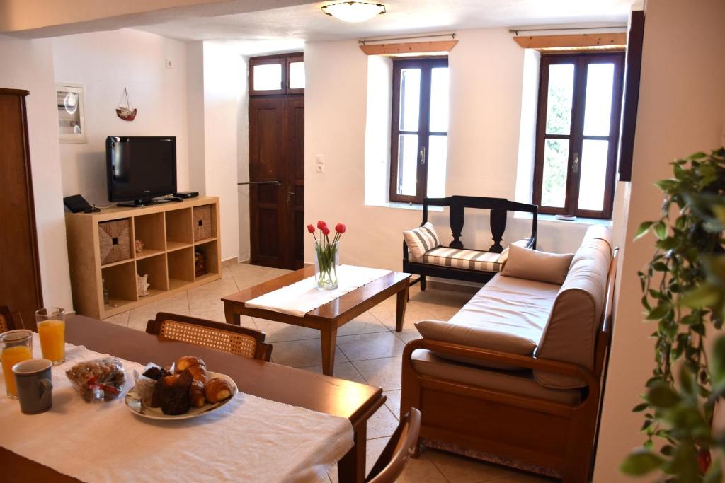 TV a/nebo společenská místnost v ubytování The twins house