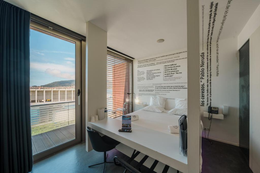 Postel nebo postele na pokoji v ubytování Design & Wine Hotel