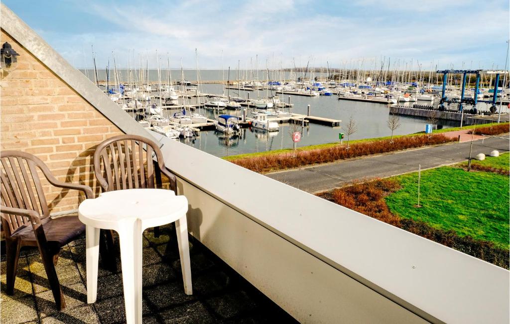 Nice Apartment In Bruinisse With Kitchen - One-Bedroom Apartment