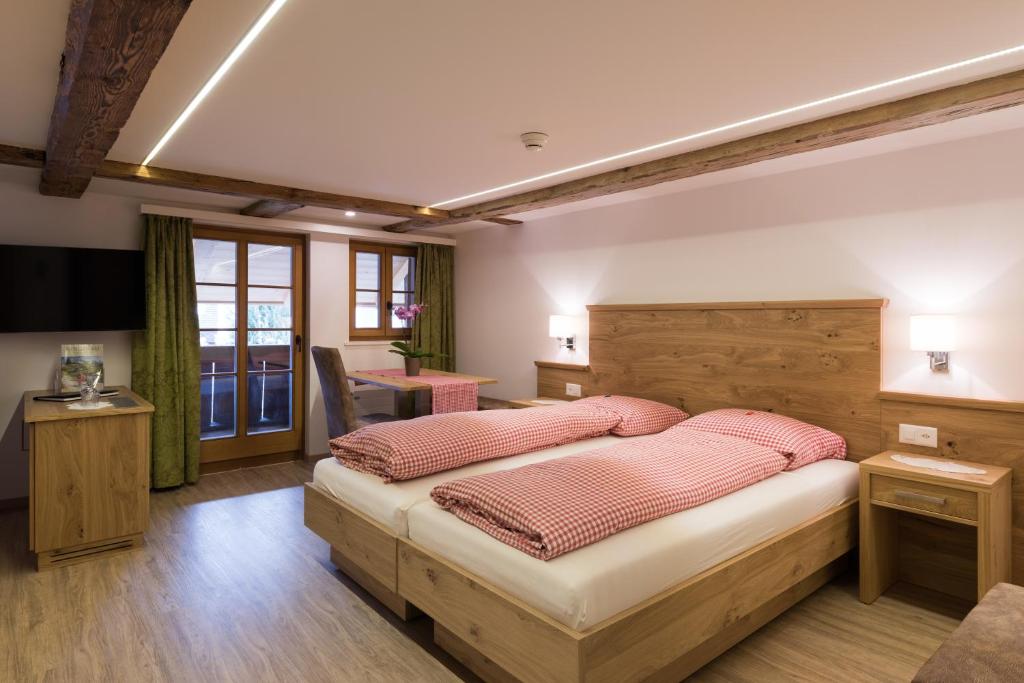 Letto o letti in una camera di Hotel Restaurant Hirschen