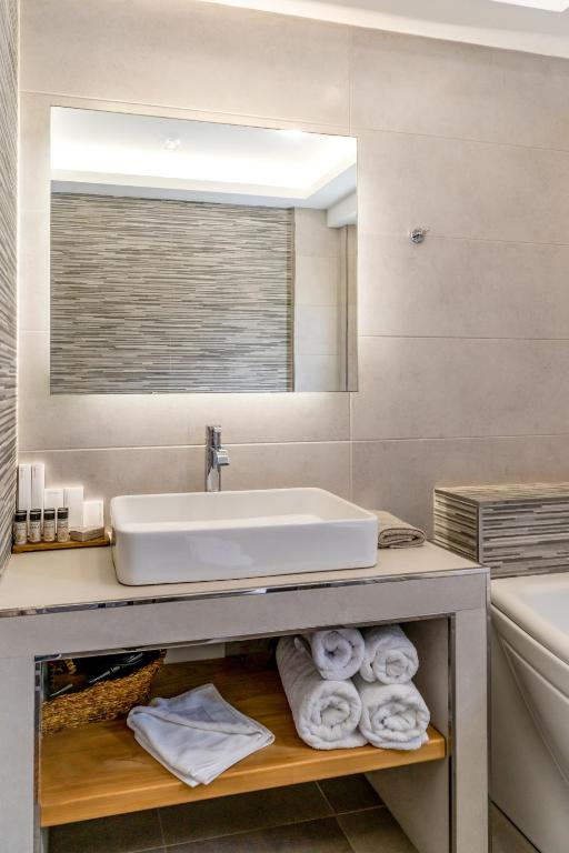 حمام في Marvarit Suites