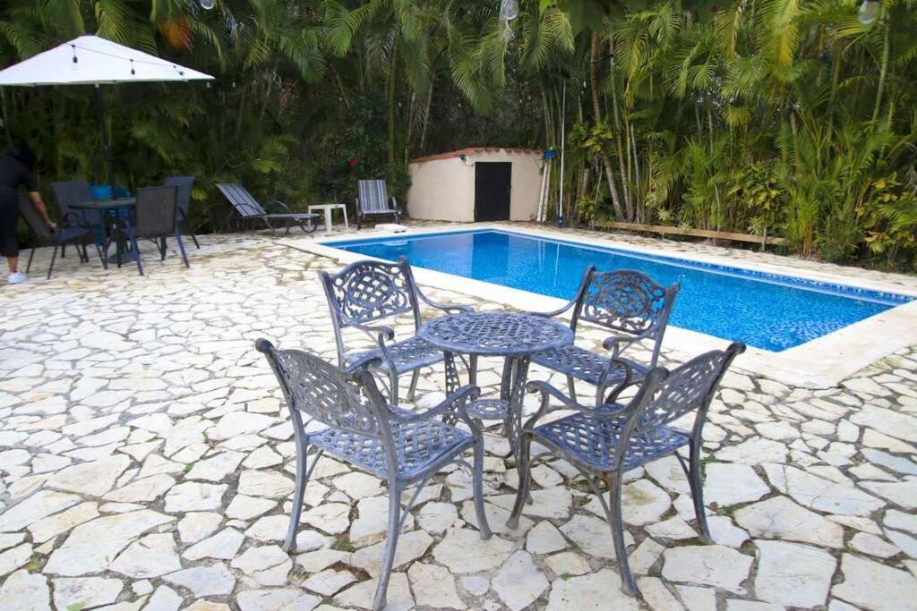 Bazén v ubytování Apartamento BOUTIQUE con encanto en Juan Dolio-Metro Country Club-CON PISCINA, SEGURIDAD PRIVADA, ENERGIA 24-7, CAMPO DE GOLF Y TENIS nebo v jeho okolí