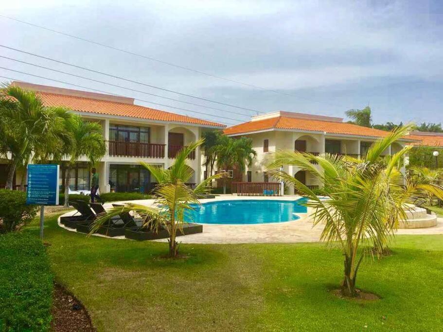 Bazén v ubytování Apartamento BOUTIQUE con encanto en Juan Dolio-Metro Country Club-CON PISCINA, SEGURIDAD PRIVADA, ENERGIA 24-7, CAMPO DE GOLF Y TENIS nebo v jeho okolí