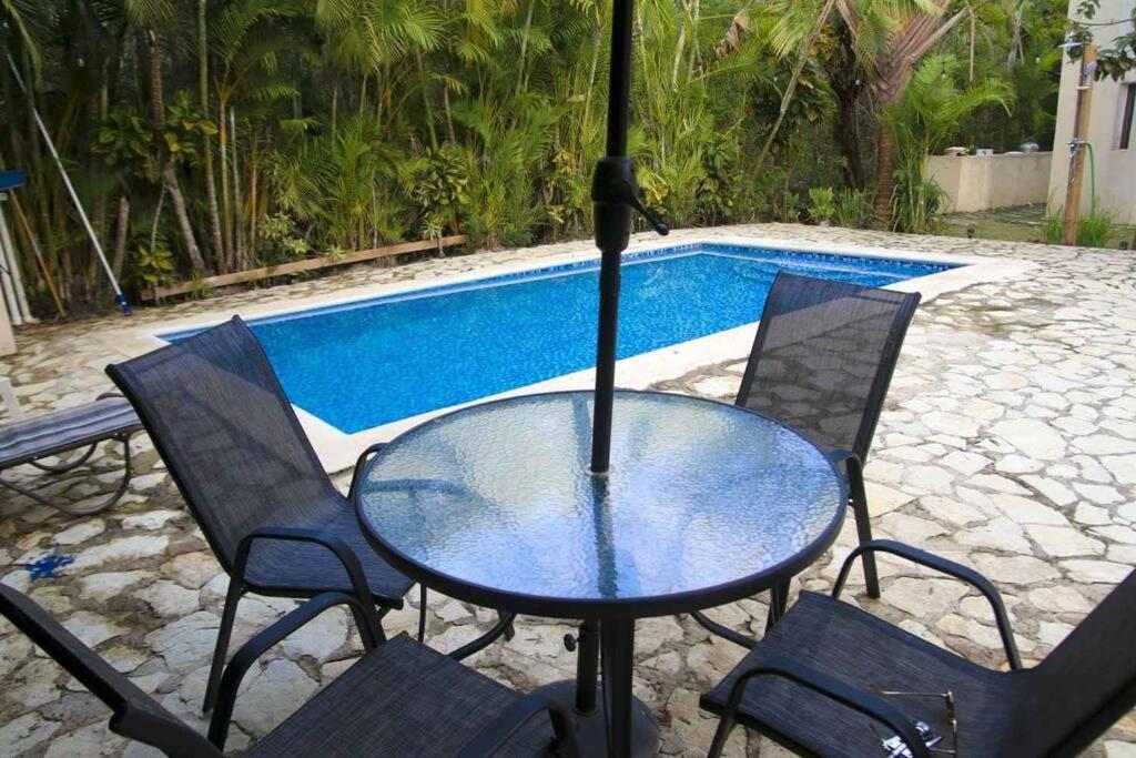 Bazén v ubytování Apartamento BOUTIQUE con encanto en Juan Dolio-Metro Country Club-CON PISCINA, SEGURIDAD PRIVADA, ENERGIA 24-7, CAMPO DE GOLF Y TENIS nebo v jeho okolí