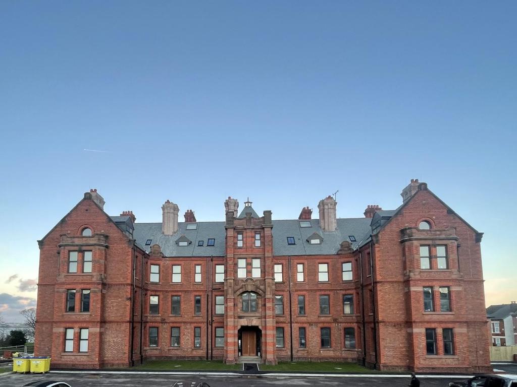 Gibson Manor Apartments, Wallasey (updated prices 2024)