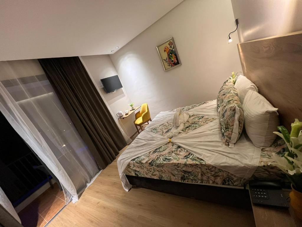 Postel nebo postele na pokoji v ubytování Hotel beaux arts