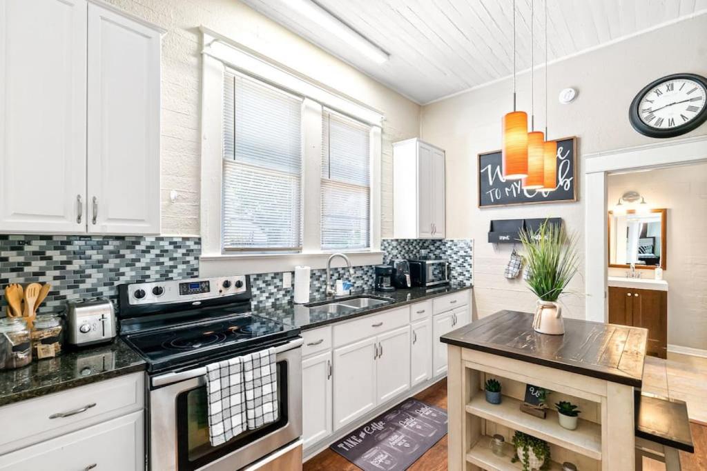 Charming and Historic Bungalow Near All - Casa Natalizia