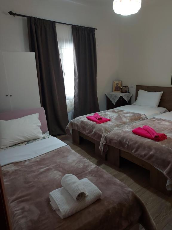 Ένα ή περισσότερα κρεβάτια σε δωμάτιο στο Meteora Mary's mansion