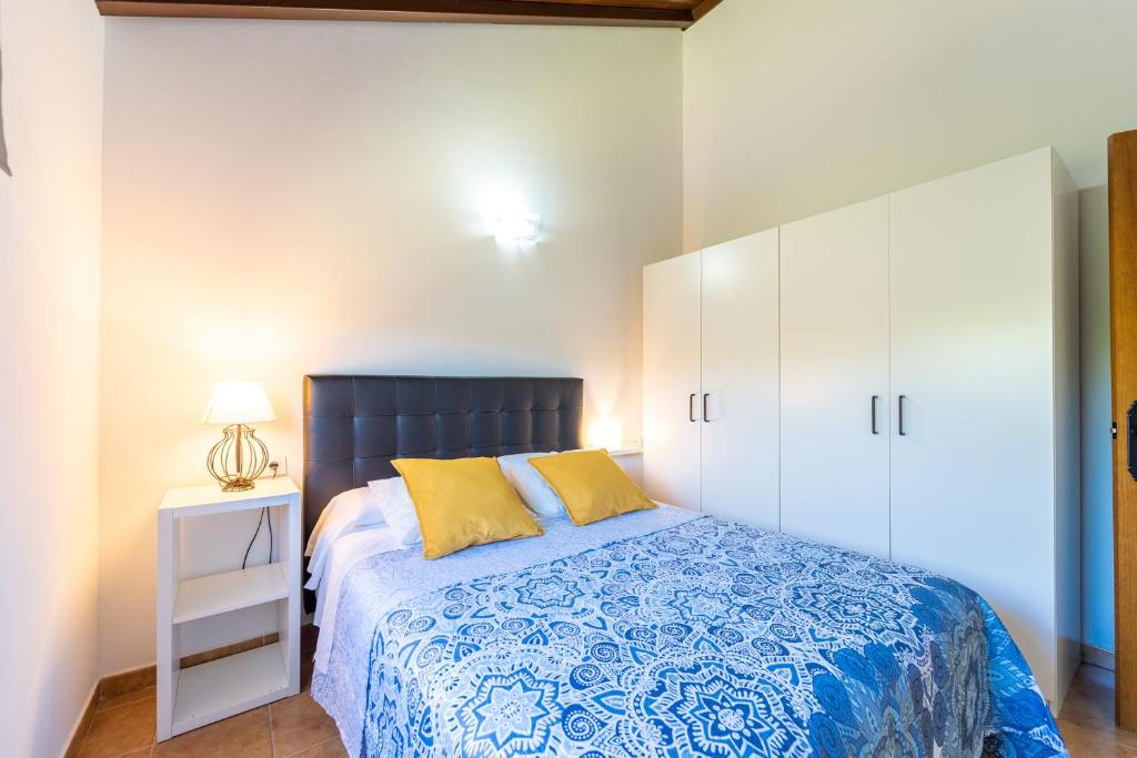 Łóżko lub łóżka w pokoju w obiekcie Apartamento Jibazahora Piscis