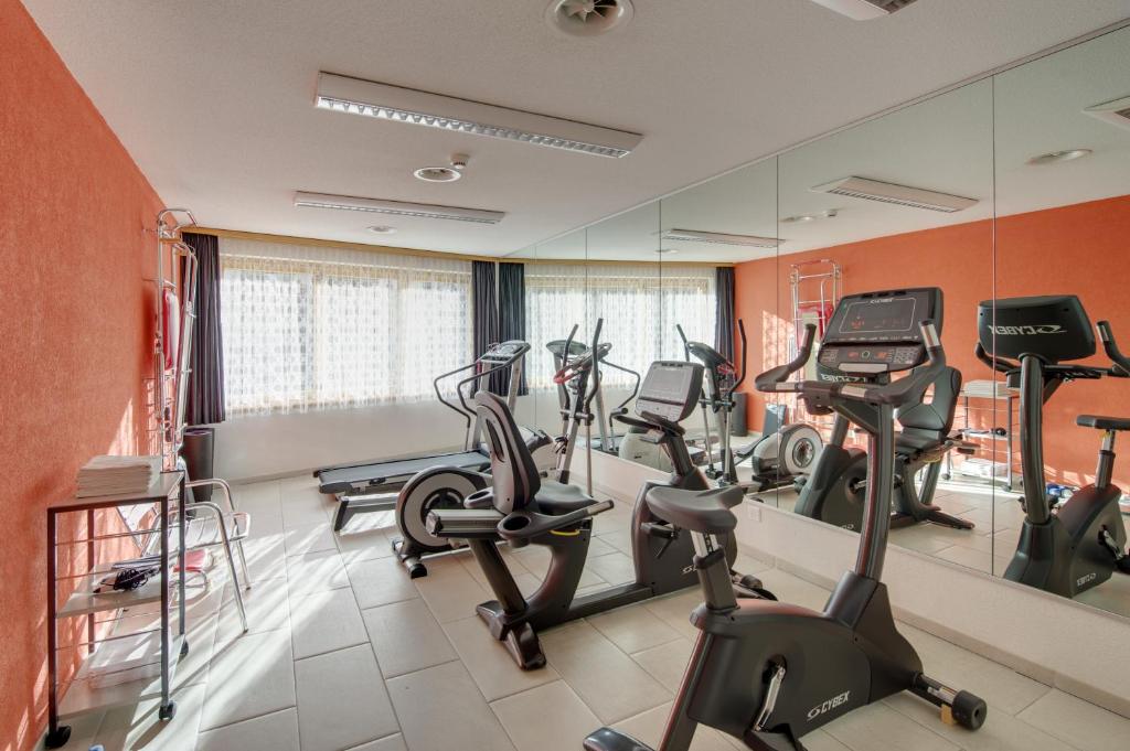 Fitness centrum a/nebo fitness zařízení v ubytování Hotel Metropol & Spa Zermatt