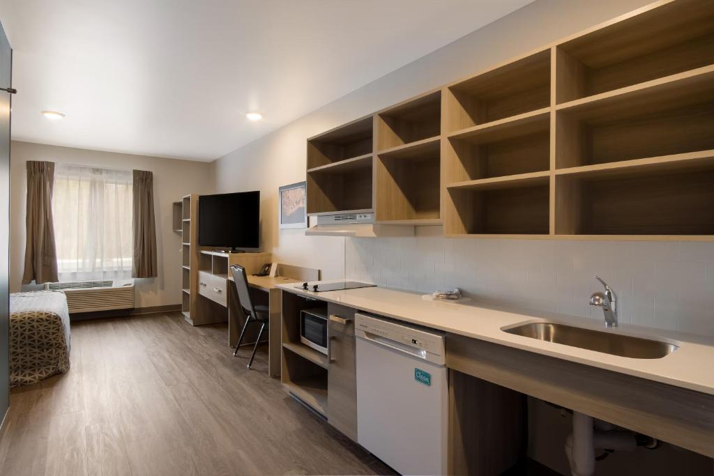 WoodSpring Suites Grand Rapids Kentwood - SUITE QUEEN CON SOFÁ ACCESIBLE