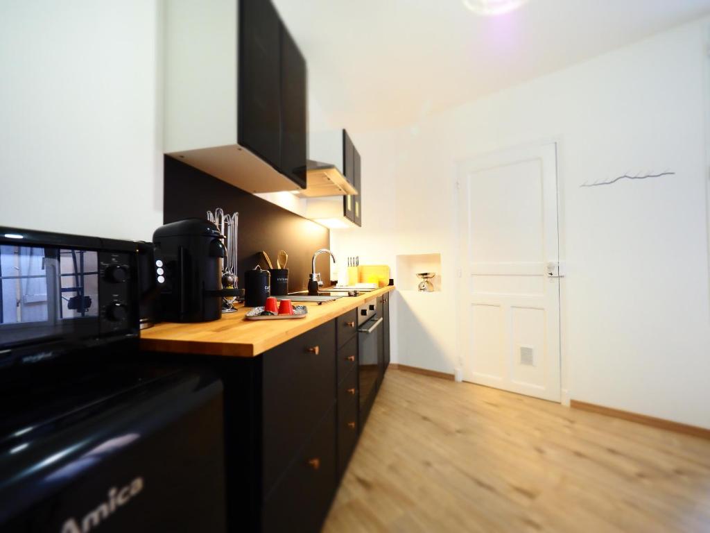 Kuchnia lub aneks kuchenny w obiekcie Appartement de charme Art Déco