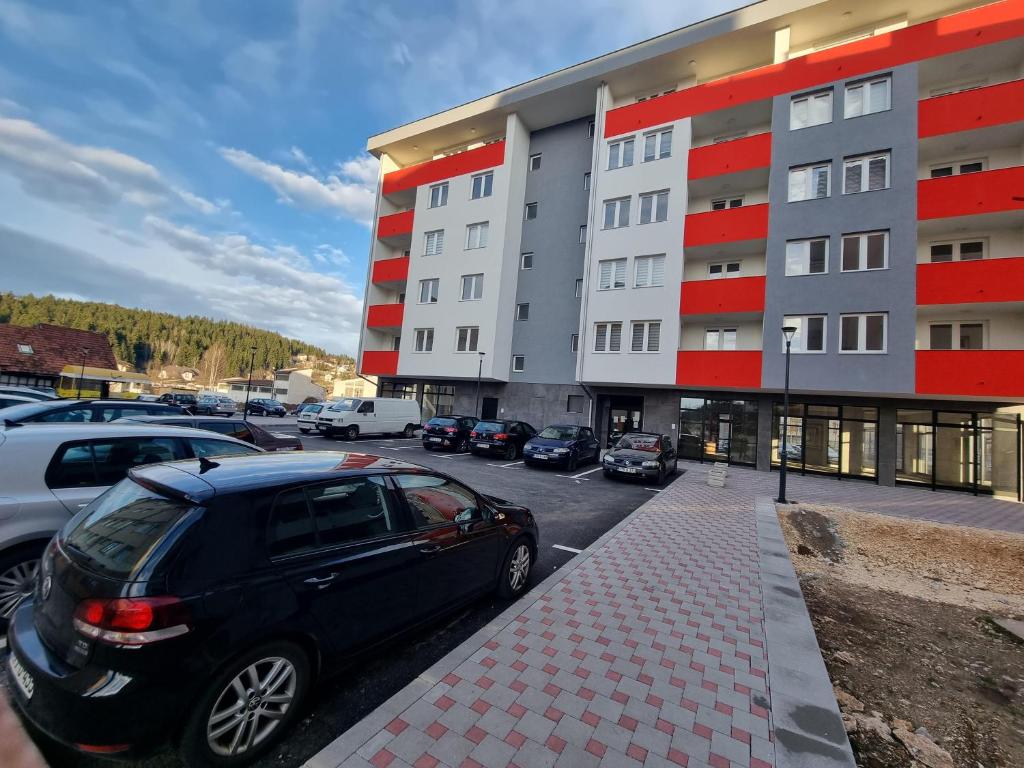 a black car parked in front of a building at Stan Na dan Pale Ice1 in Pale