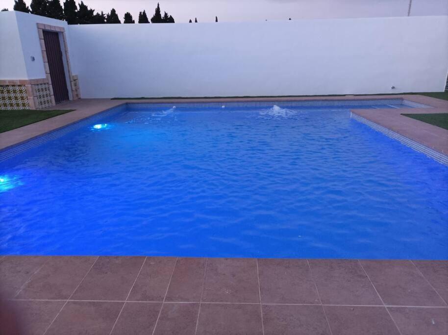 Recinto con piscina y playa a 5 minutos, Cádiz – Precios ...