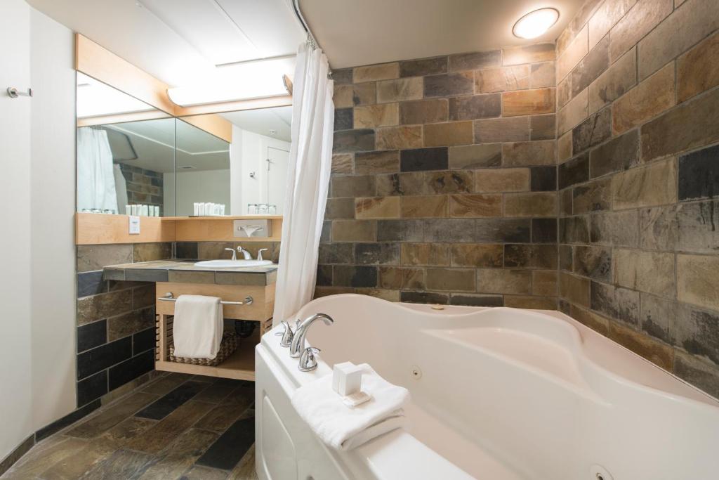 The Juniper Hotel & Bistro photo