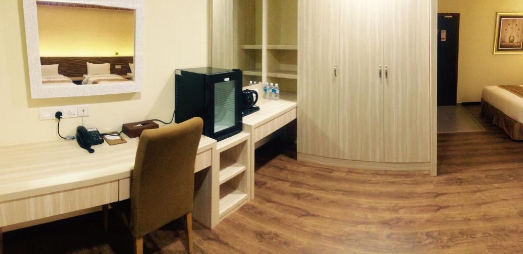 Postel nebo postele na pokoji v ubytování MidCity Hotel Melaka