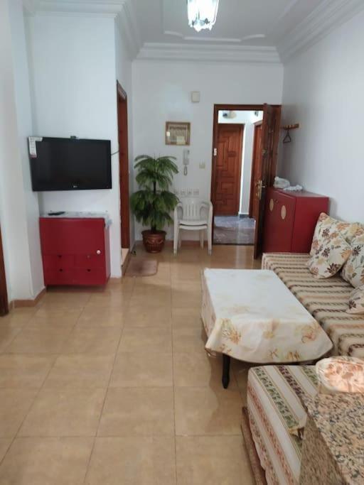 TV a/nebo společenská místnost v ubytování Superbe appartement chaleureux à 350m de la plage