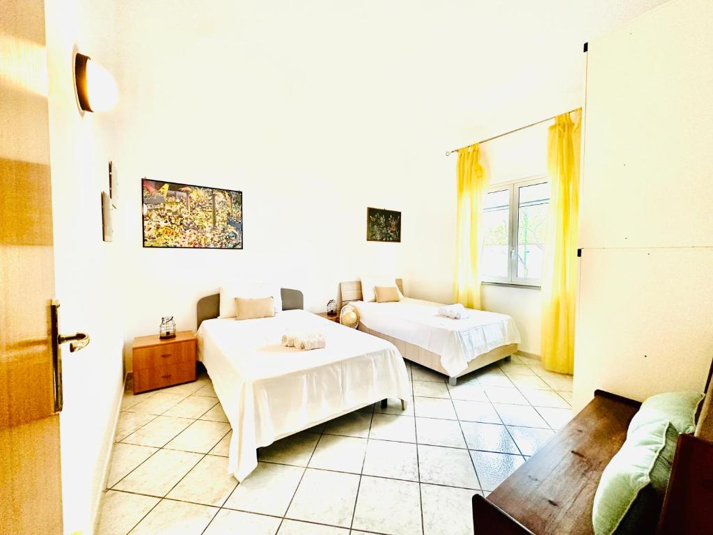 En eller flere senger på et rom på Villa Carmela Apartments - A Pochi Passi dal Mare