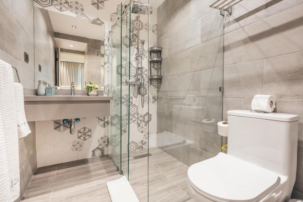 Koupelna v ubytování Enjoy this modern pet and family friendly villa B6