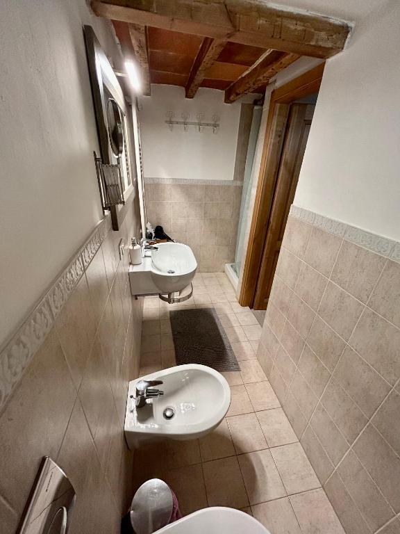 A bathroom at Home Cavour Florence