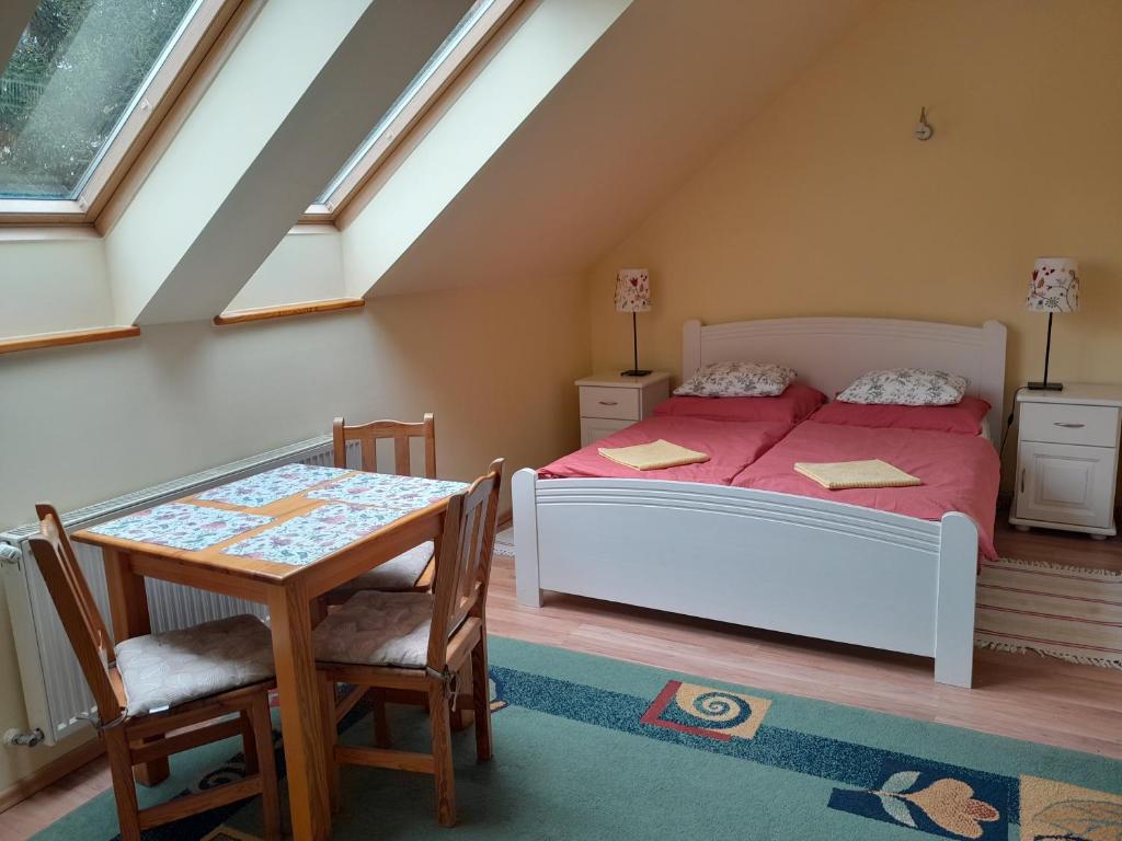 Pensjonat Kalina Komorze - Family Room With Private Bathroom