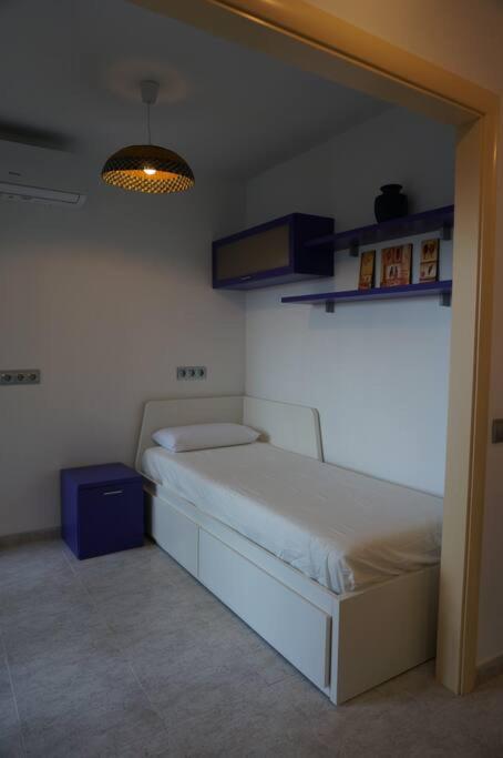 Posteľ alebo postele v izbe v ubytovaní Pineda Sunset Beach Seaviews