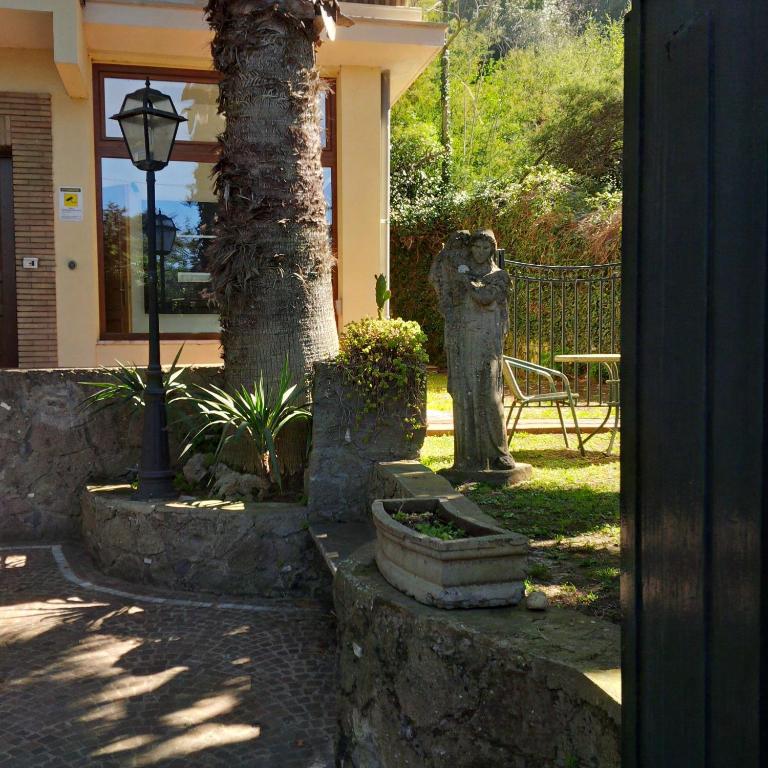 Vonkajšia záhrada v ubytovaní Princess B&B Frascati