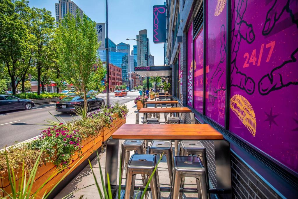 Moxy Chicago Downtown photo
