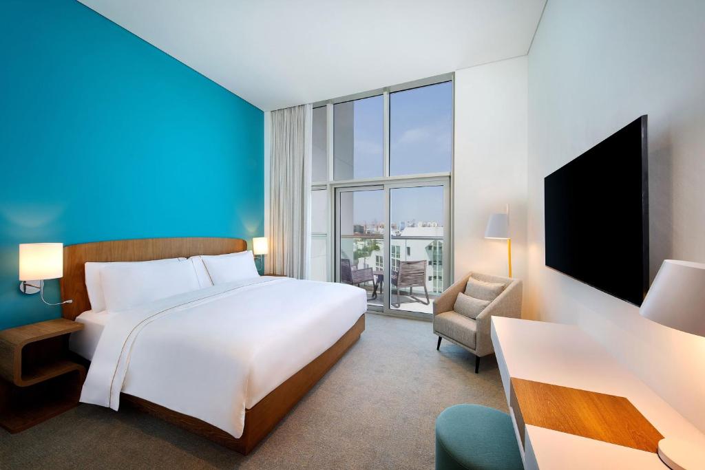 Element Dubai Airport - One-Bedroom King Suite - Complimentary Transfer To Dubai Mall / Burj Khalifa & DXB Airport Shuttle Drop Off