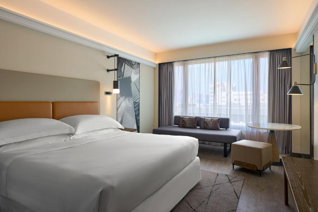 Postel nebo postele na pokoji v ubytování Sheraton Hong Kong Hotel & Towers