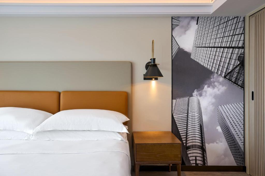 Postel nebo postele na pokoji v ubytování Sheraton Hong Kong Hotel & Towers