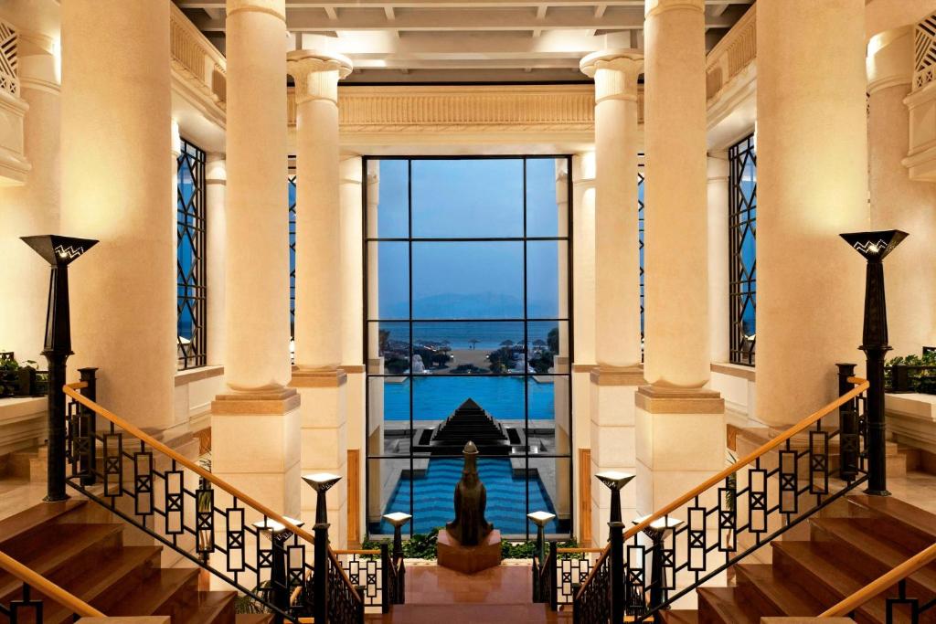 uitzicht op de oceaan vanuit de lobby bij Sheraton Soma Bay Resort in Hurghada