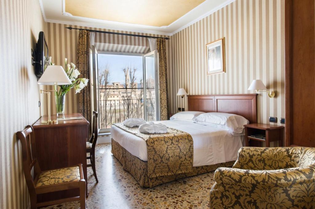 Postel nebo postele na pokoji v ubytování Hotel Silla