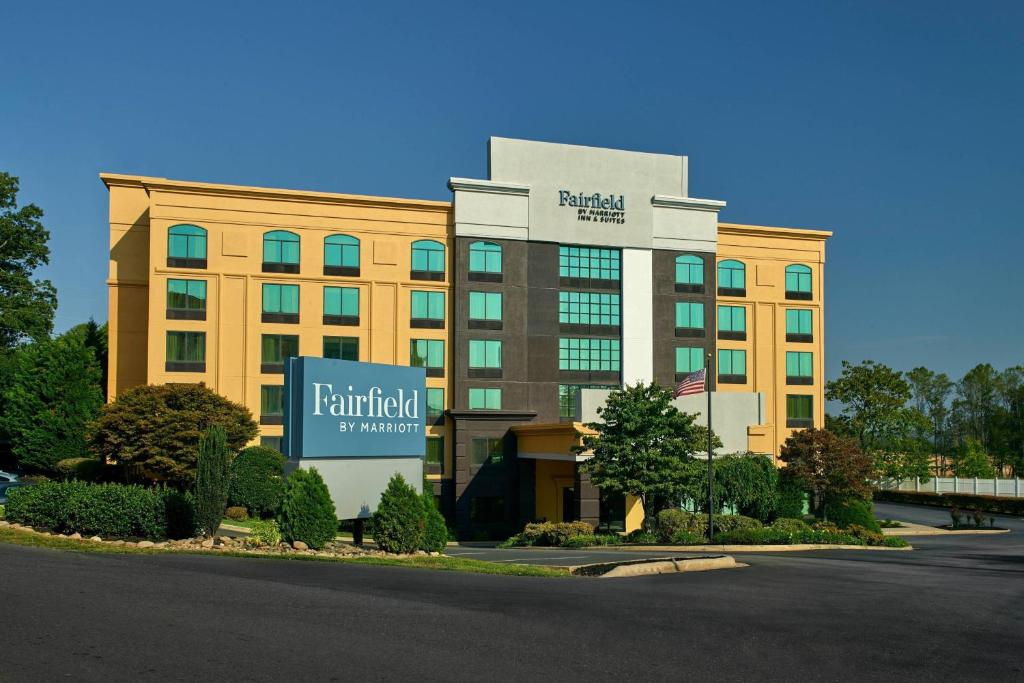a building with a sign in front of it at Fairfield by Marriott Inn & Suites Asheville Outlets in Asheville