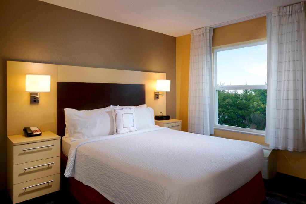 TownePlace Suites by Marriott Jacksonville - One Bedroom Suite With One Queen Bed And Sofa Bed