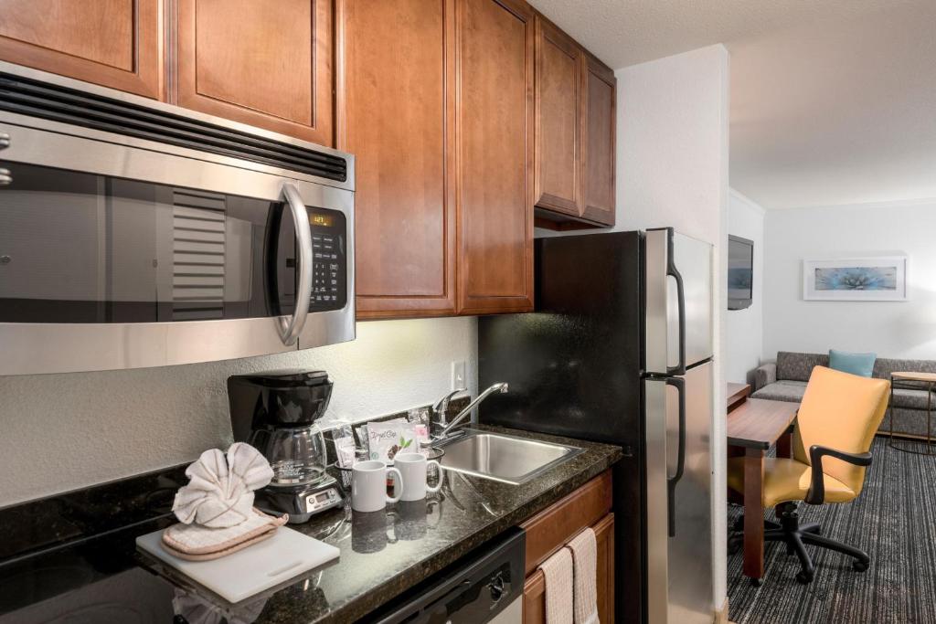 Kuchyň nebo kuchyňský kout v ubytování TownePlace Suites by Marriott Tucson Williams Centre