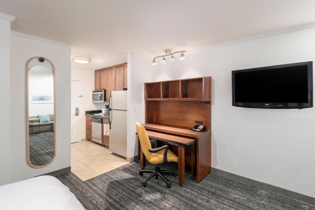 Kuchyň nebo kuchyňský kout v ubytování TownePlace Suites by Marriott Tucson Williams Centre