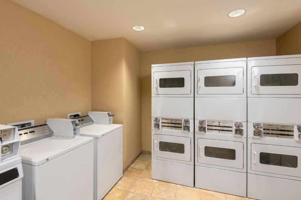 Kuchyň nebo kuchyňský kout v ubytování TownePlace Suites by Marriott Tucson Williams Centre